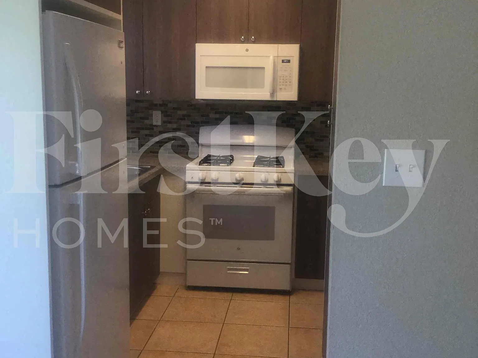 4 bed, 2.0 bath, 1371 sqft, $3,530 — Photo 4
