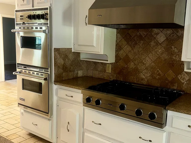 613 Overland Trl — Photo 11