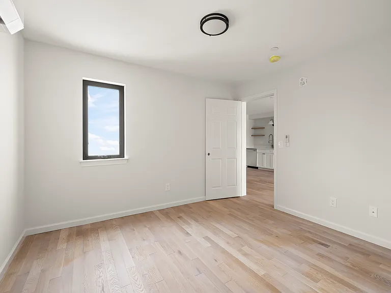 432 Warren St #2R — Photo 6
