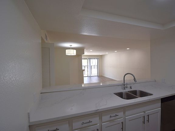 5th image of 3960 Carpenter Ave APT 106