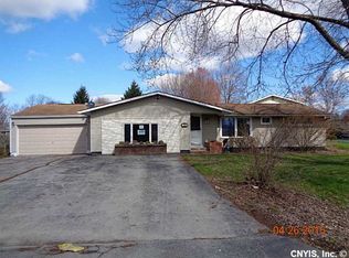7293 Greenbriar Rd, North Syracuse, NY 13212