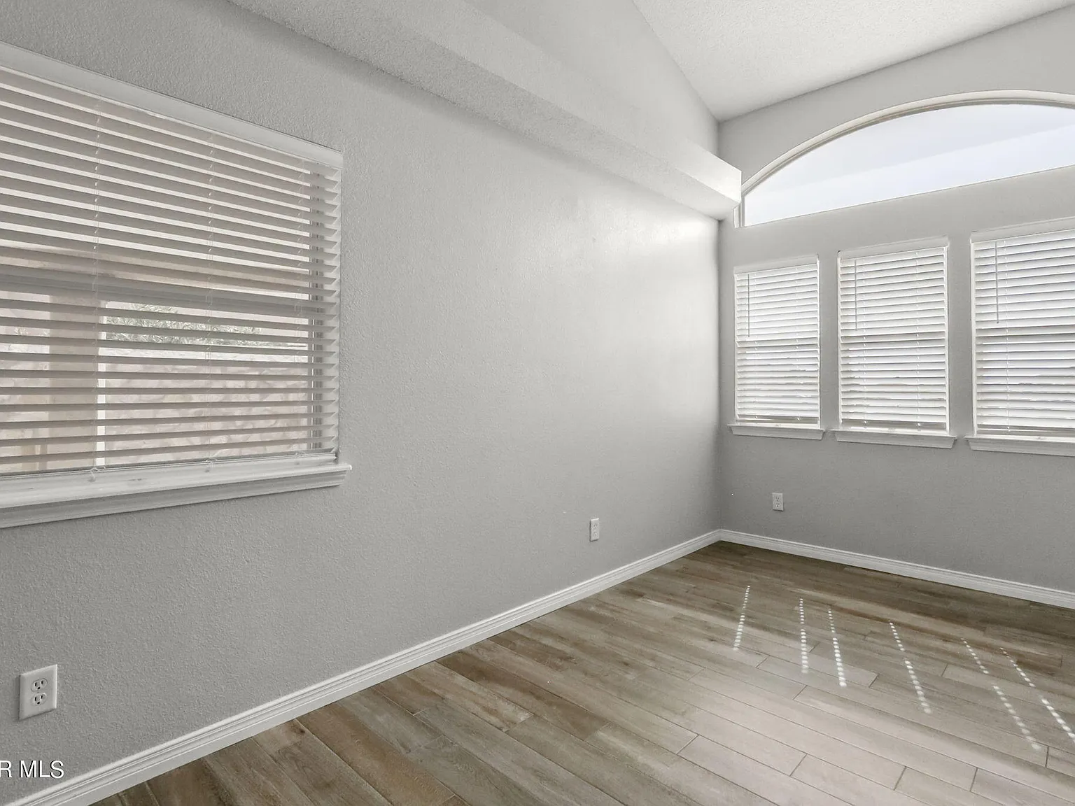 3 bed, 2.5 bath, 1729 sqft, $2,000 — Photo 3