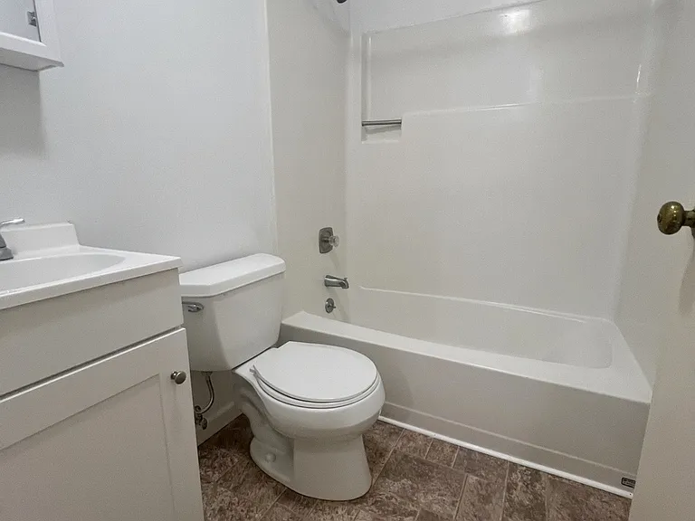 6-8 Hyatt Ave #5 — Photo 3