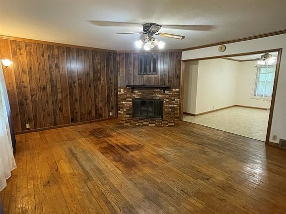3rd image of 2906 Walker St