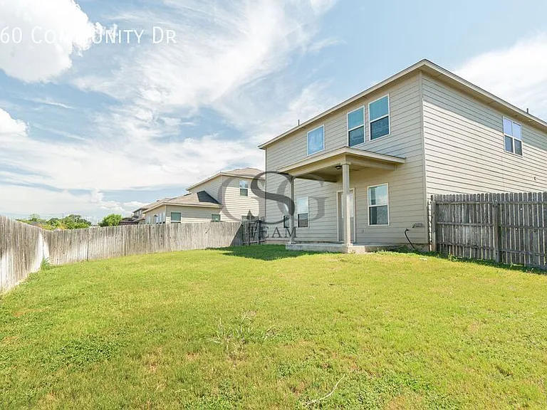 660 Community Dr — Photo 15
