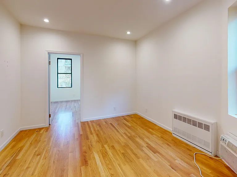 1441 York Ave #5FS — Photo 3