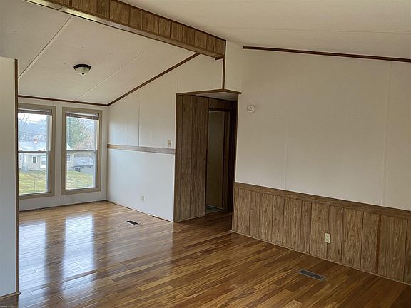 5th image of 950 Beaver Dr