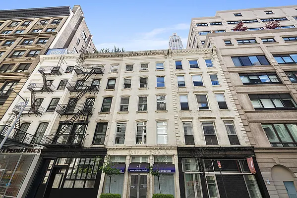 19 Warren Street