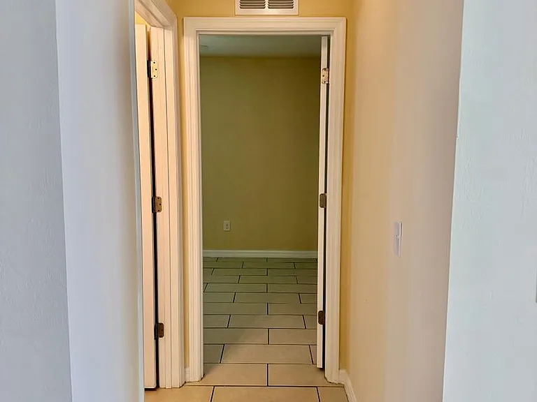 1044 NE 8th Pl — Photo 19