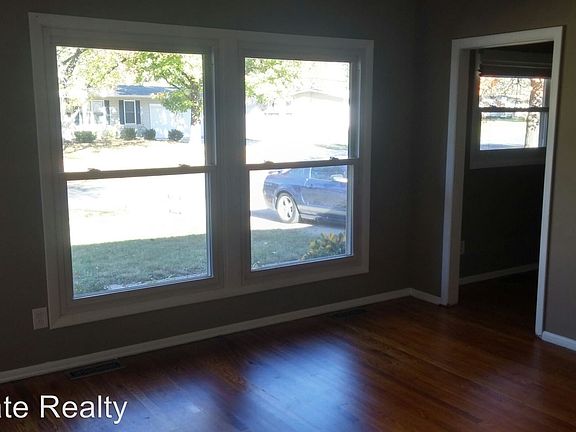 3rd image of 870 Rogers Ln