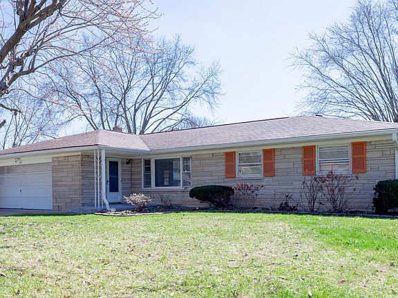 2nd image of 137 E Hill Valley Dr
