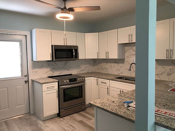 3rd image of 220 Palmetto St
