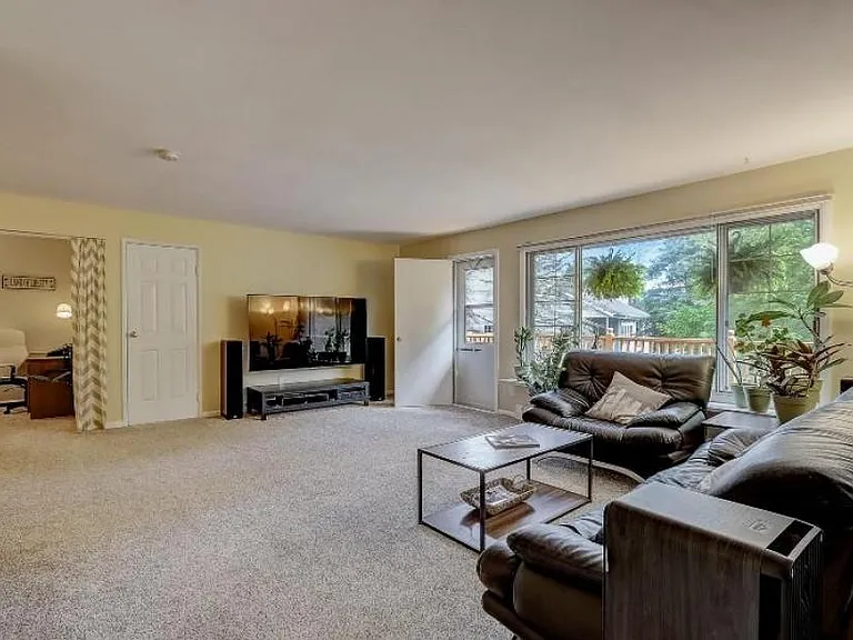 142 Heidel Rd — Photo 4