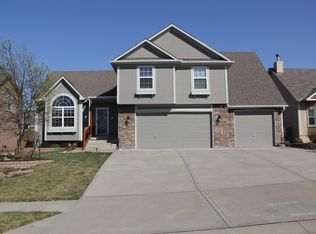 18105 Guinevere Ct, Smithville, MO 64089
