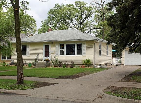 2nd image of 111 Richmond St E