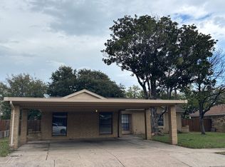 1212 N Creek Dr, Saginaw, TX 76179