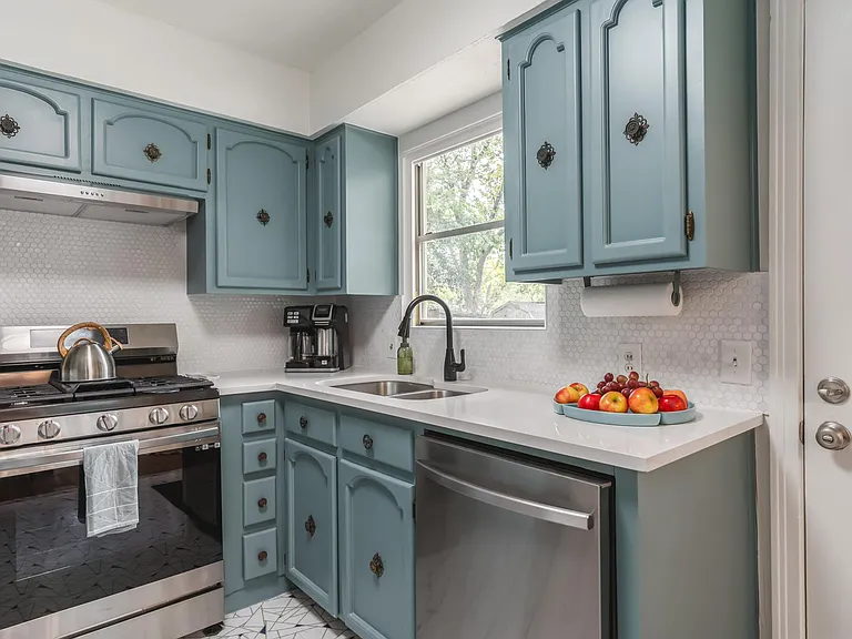 6004 Woodview Ave — Photo 10