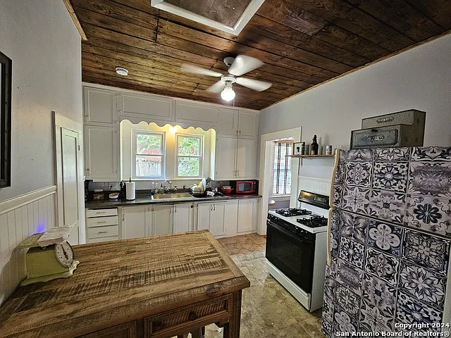 106 W Specht Rd — Photo 15