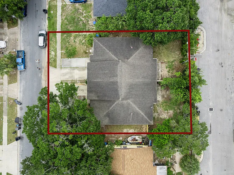 145 E Towne Pl — Photo 25