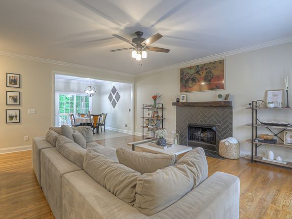 5th image of 522 Willowhill Cir
