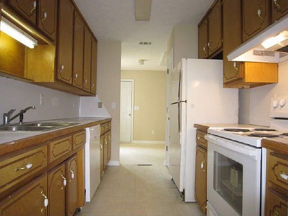 5th image of 2652 Amberly Glen Dr