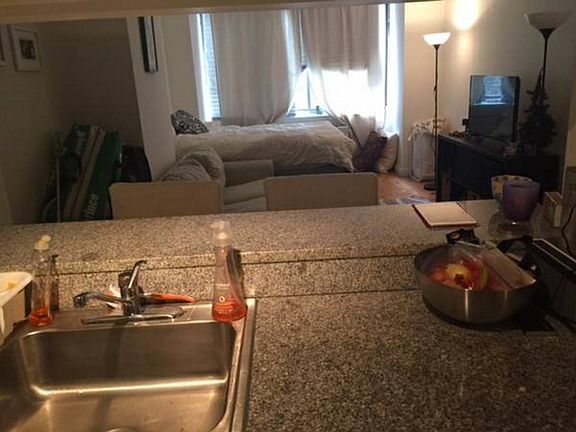 4th image of 360 W 43rd St APT S2b