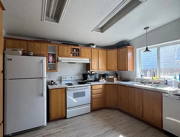408 Alpine Dr — Photo 2