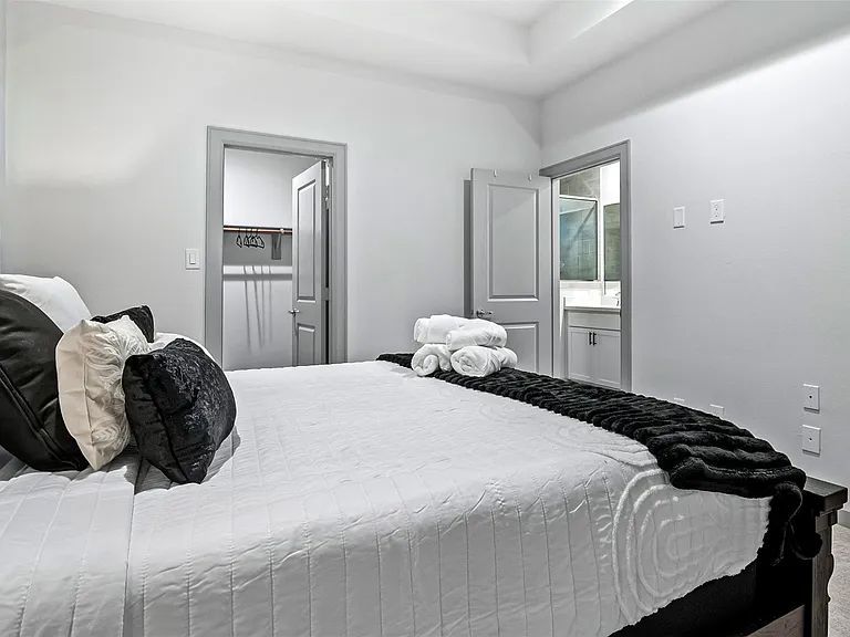 829 N Emile St — Photo 12