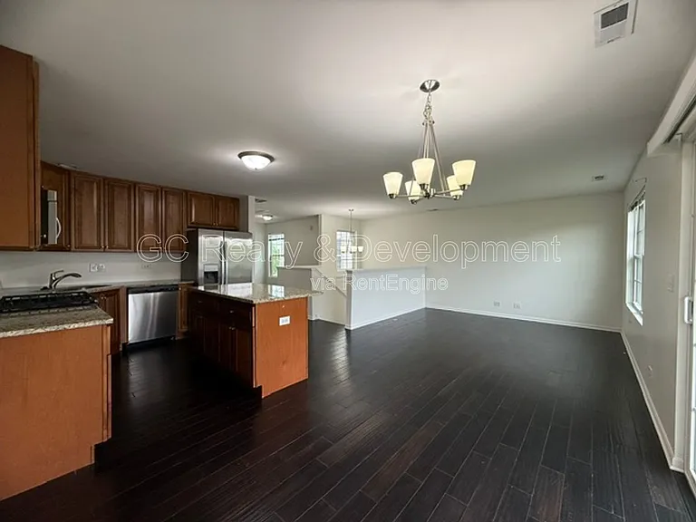 1016 Turin Dr — Photo 4
