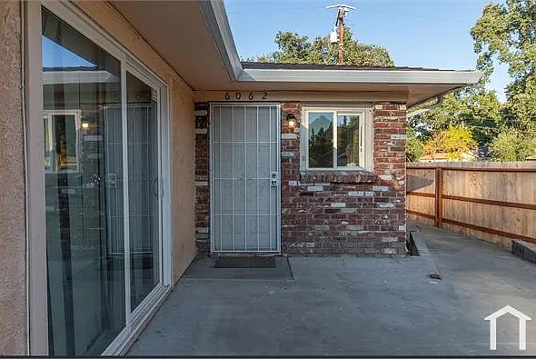 2 bed, 1000 sqft, $1,795 — Photo 2