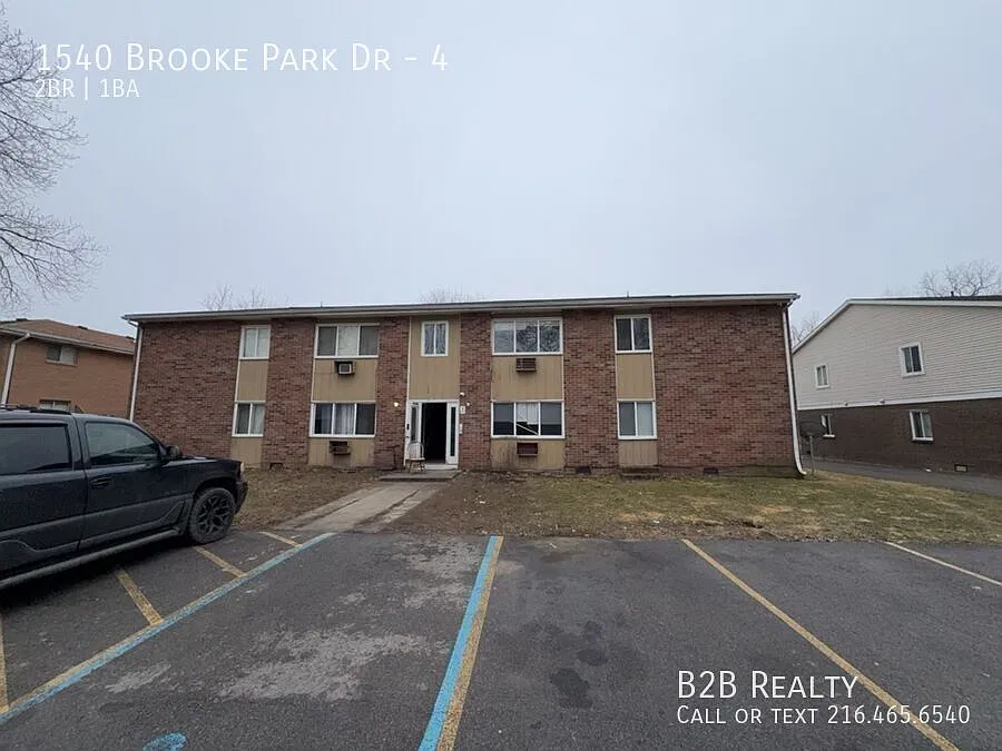 1540 Brooke Park Dr — Photo 2
