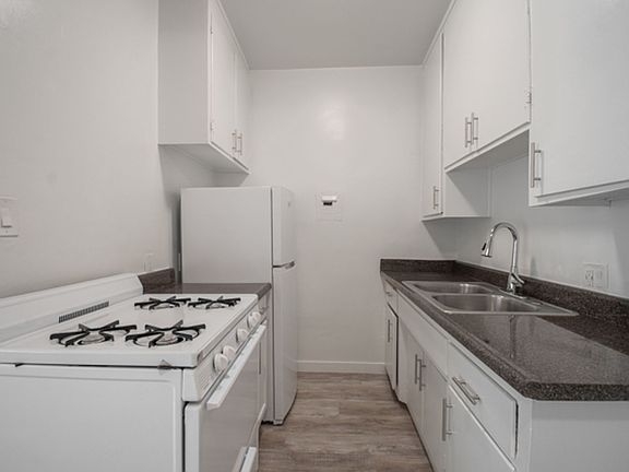4th image of 10300 National Blvd APT 13