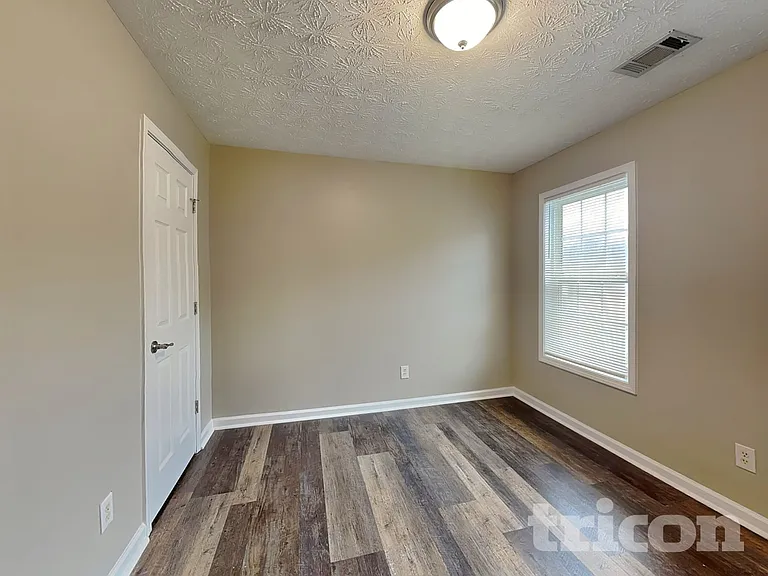 401 Breeze Way — Photo 10
