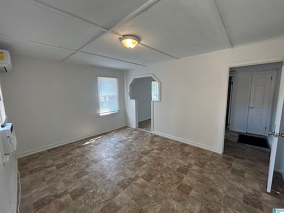 3rd image of 302 Lucius Dr