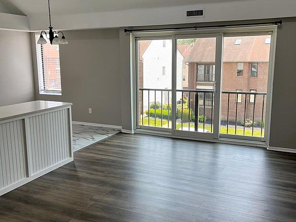 3rd image of 9560 James St #B