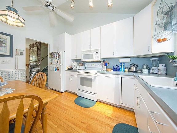 3rd image of 18 Palermo St