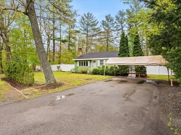9 Green St, Foxboro, MA 02035