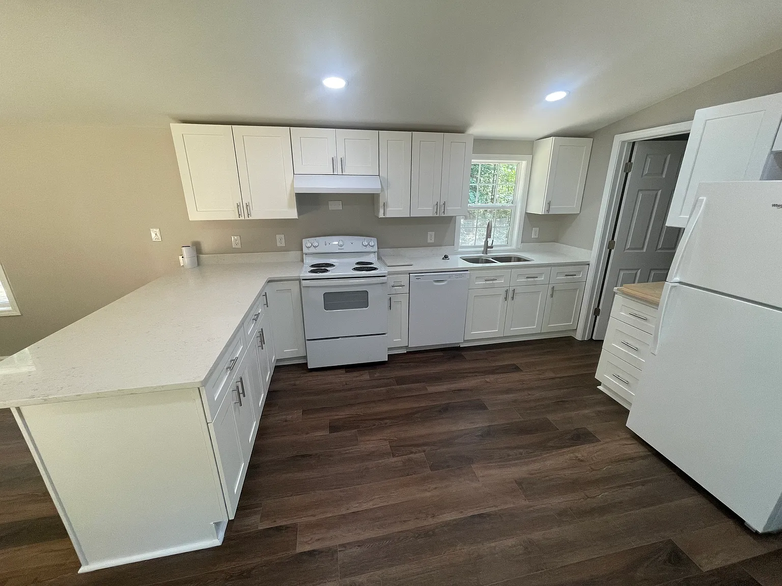 2 bed, 940 sqft, $1,500 — Photo 3