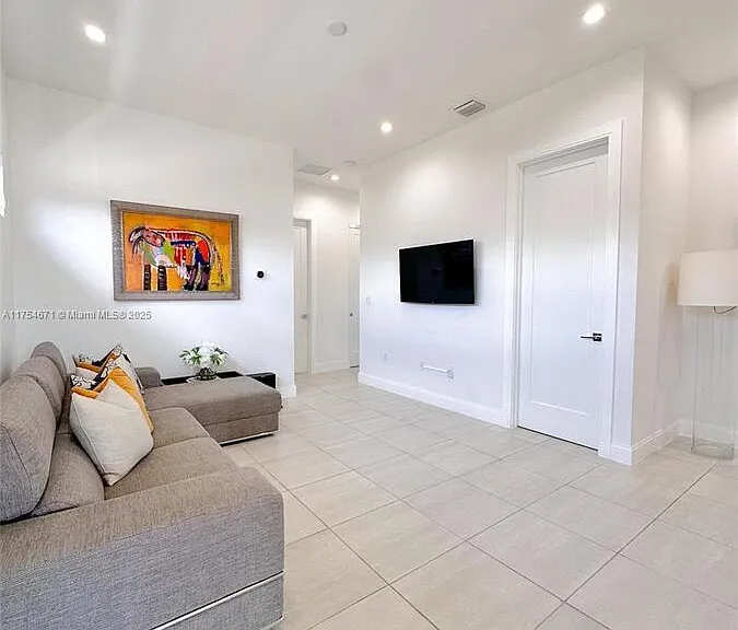 8286 NW 51st Ter #8286 — Photo 10