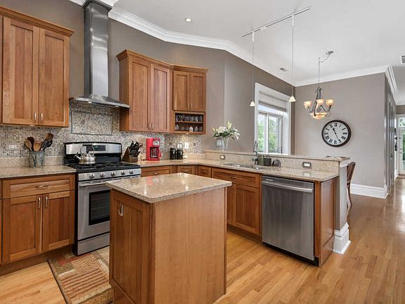 4th image of 2118 W Schiller St APT 3