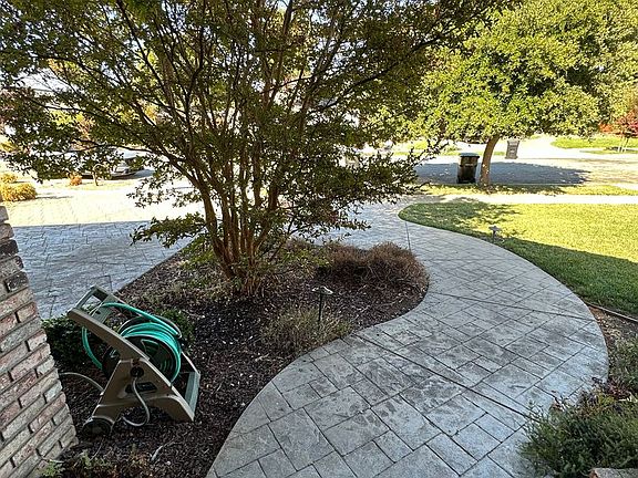 2nd image of 1314 Crossgates Ln