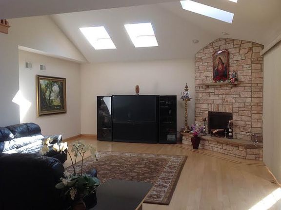 2nd image of 539 E Lincoln Ave