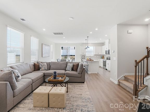 4th image of 5204 Wyes Oak Ln