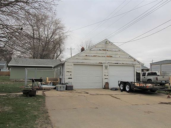 4th image of 1902 Jackson Ave