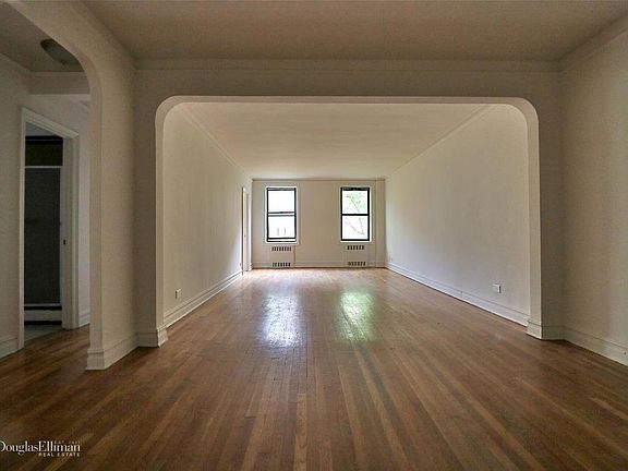3rd image of 6812 Yellowstone Blvd APT 4U