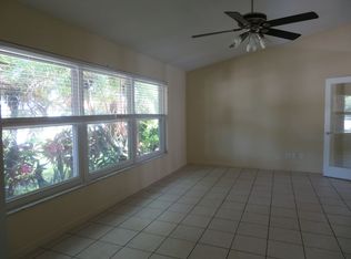 6201 Tanglewood Dr NE, Saint Petersburg, FL 33702