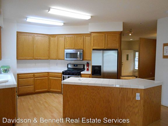 3rd image of 6 Glen Ct