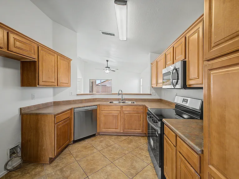25875 W Saint Catherine Ave — Photo 3