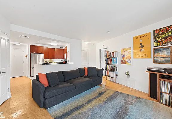 3rd image of 272 W 107th St APT 10B
