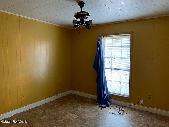 5th image of 302 Leone St